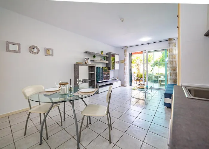 La Dorada En Rocas Del Mar Costa Del Silencio