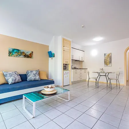 La Dorada En Rocas Del Mar